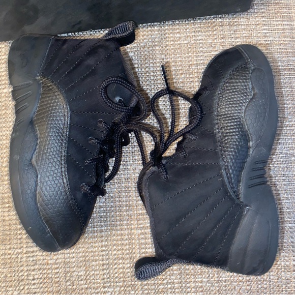 Kids Jordan 12 black taxi size 6c - Picture 4 of 7
